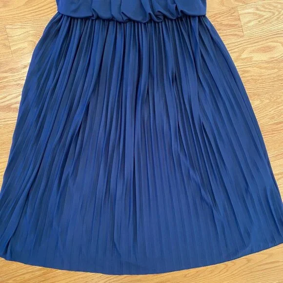 Brooks Brothers pleated, sleeveless dress. - Picture 4 of 6